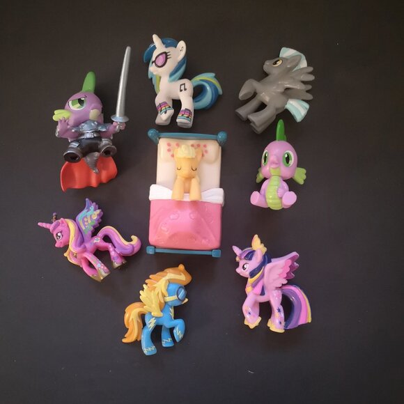 Collection of 8 Unique My Little Pony Action Figurines + Applejack's Bed - Picture 1 of 10